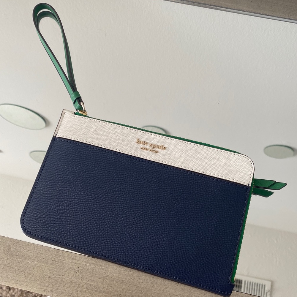 Kate Spade wristlet ( used once!)